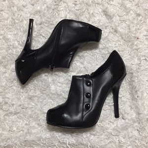 Black Stiletto Heel Booties Zipper Side Size 6.5